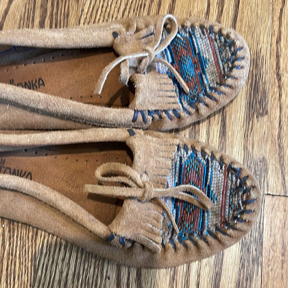 MINNETONKA Embroidered Moccasins - Picture 2 of 9